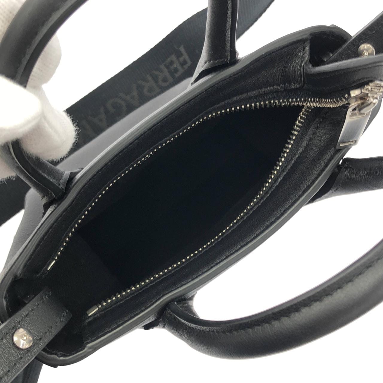 サルヴァトーレフェラガモ 24 1681 バッグ