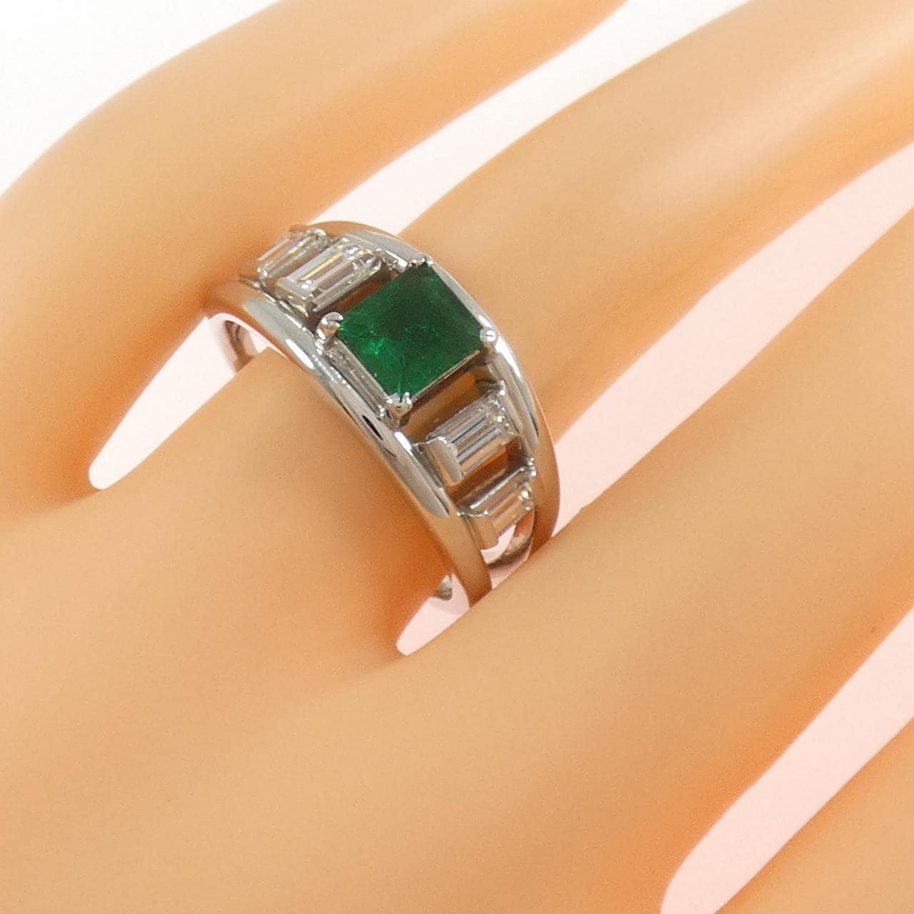 PT900 Emerald Ring 0.77CT