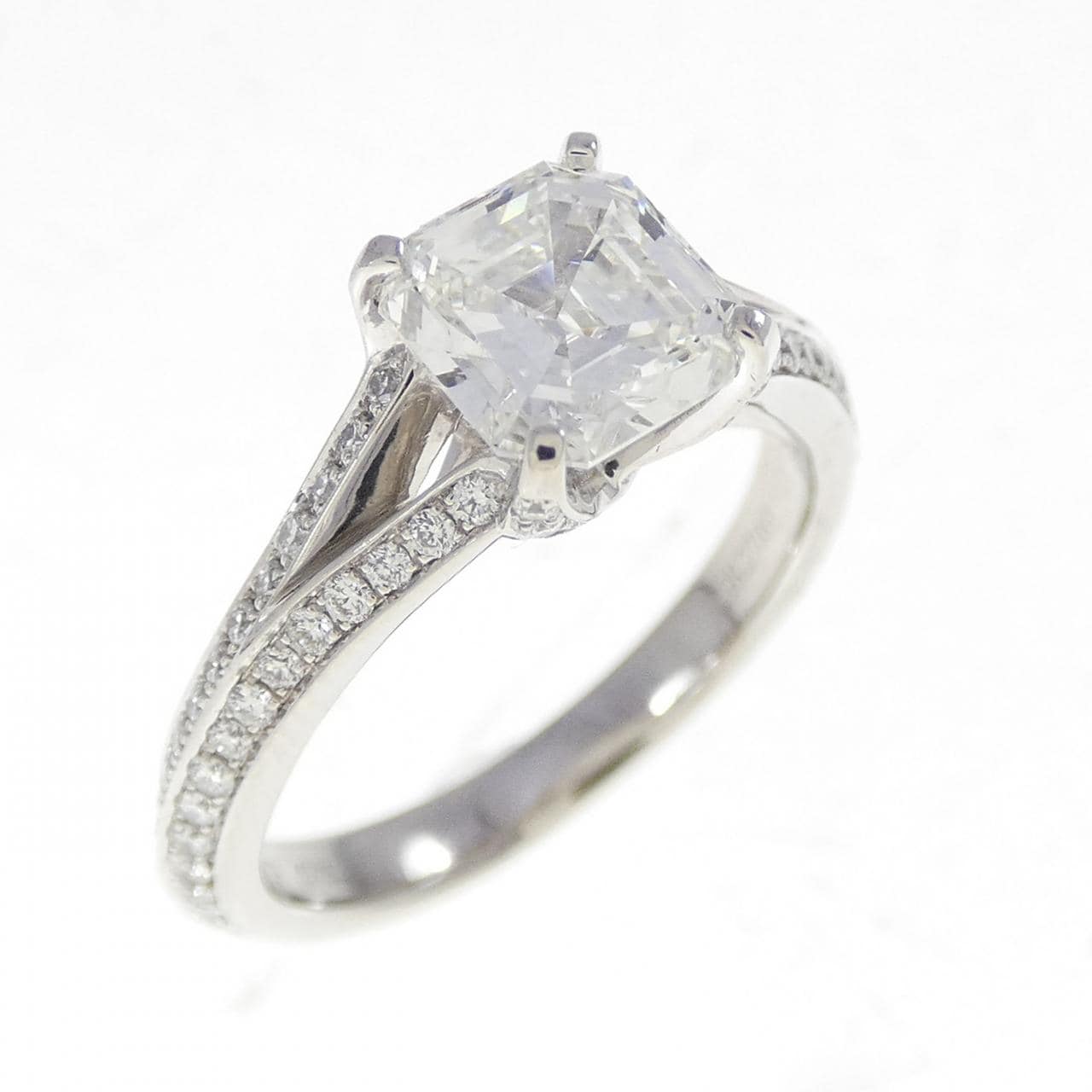 グラフ レガシー リング 1.05CT I VS2 エメラルドカット