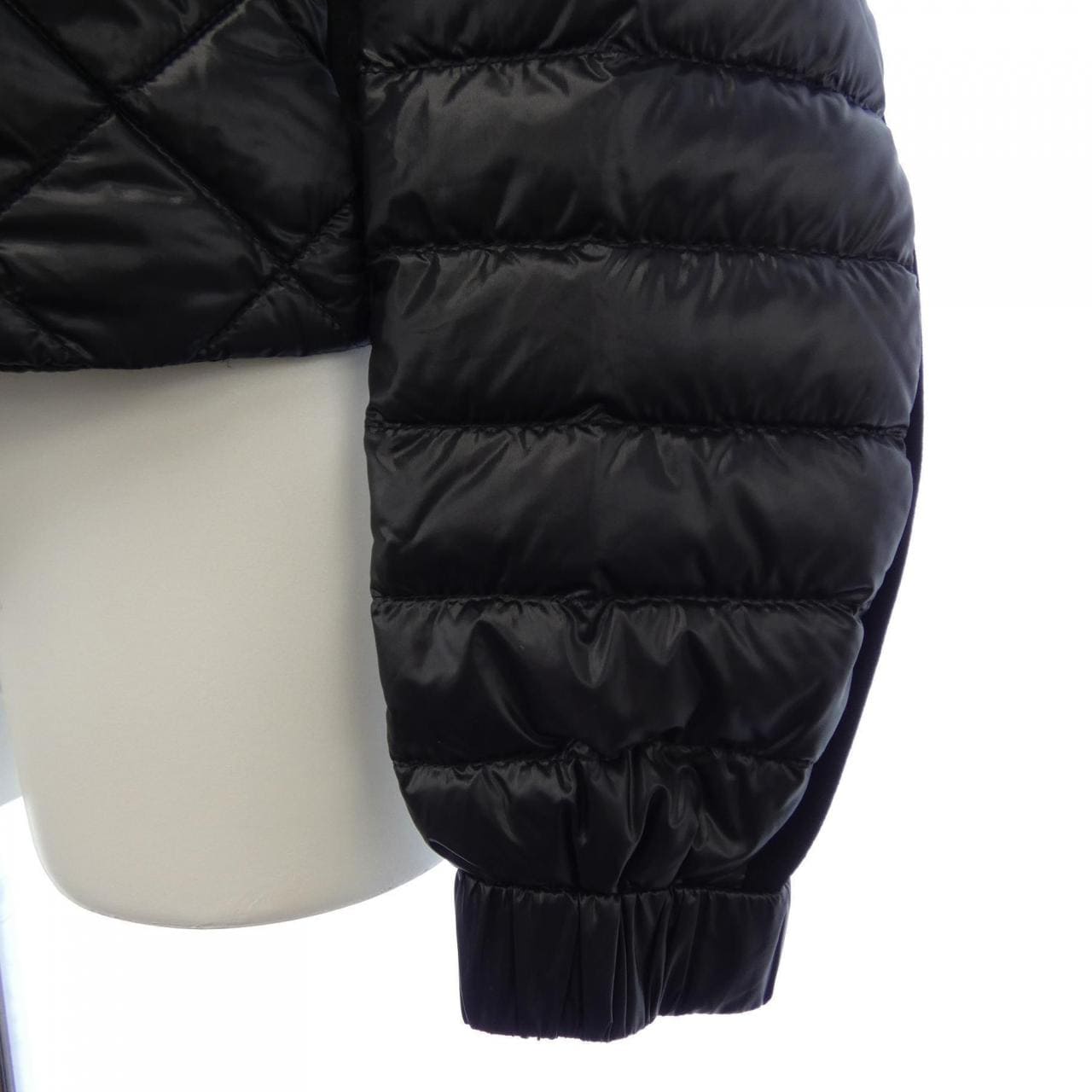 モンクレール MONCLER BARNEVILLE ダウンジャケット