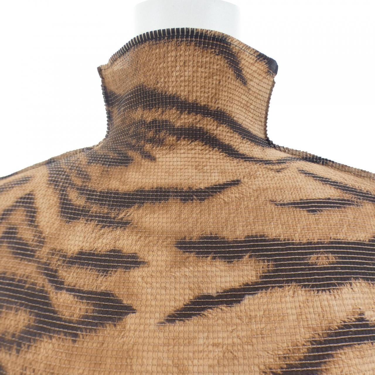 ミーイッセイミヤケ me ISSEY MIYAKE MI03FK551 トップス