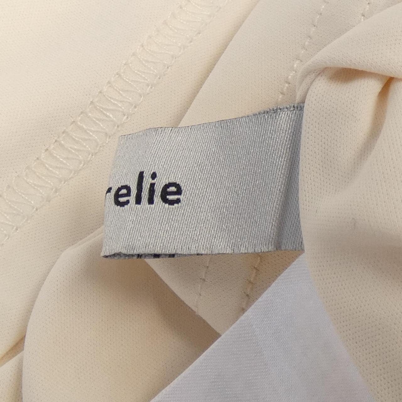 etre relie スカート