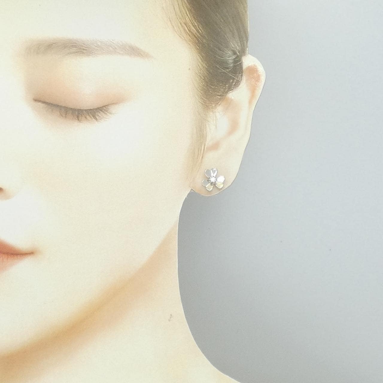 ヴァンクリーフ&アーペル フリヴォル ミニ ピアス