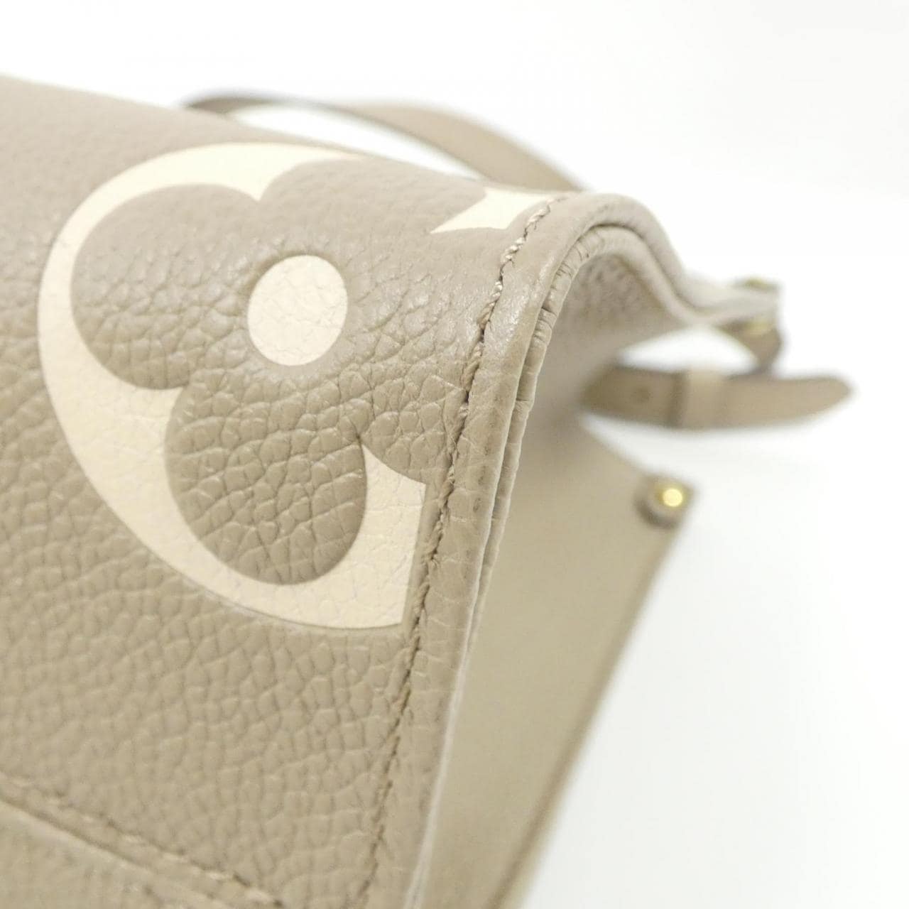 LOUIS VUITTON双色Monogram Empreinte On The Go PM M45779 包