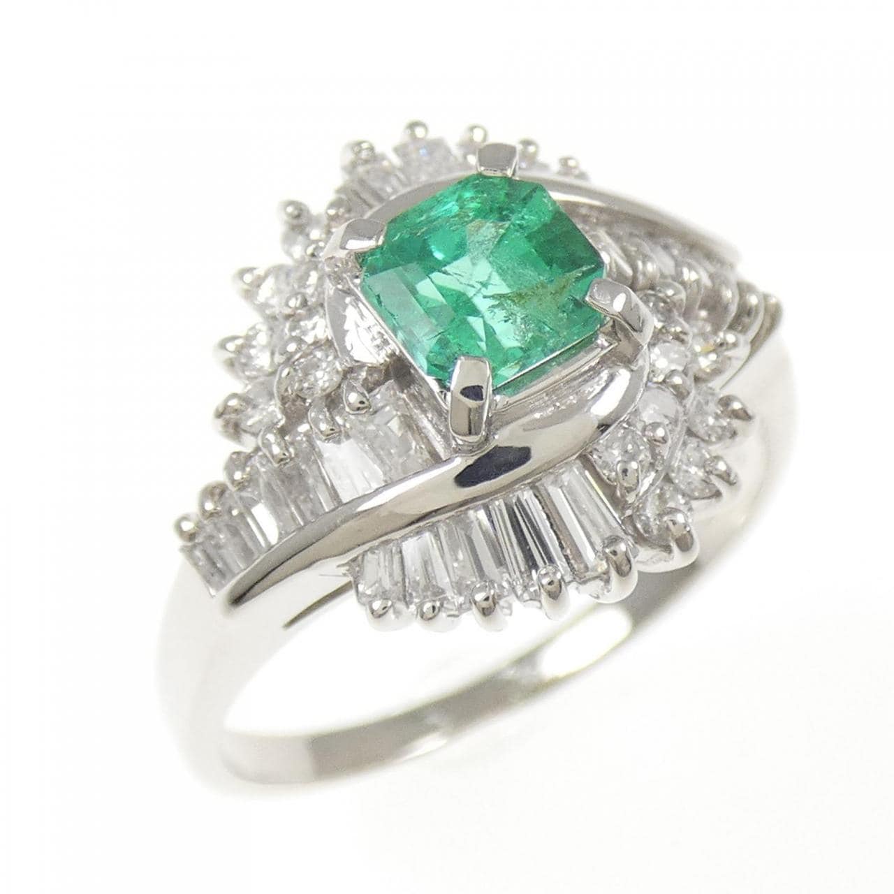 PT900 エメラルド リング 0.64CT