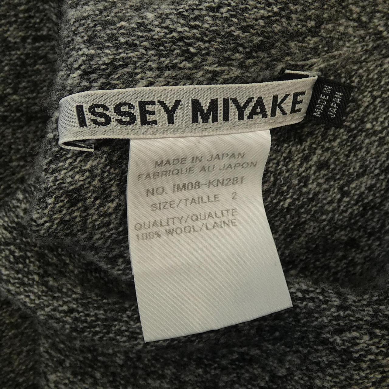 イッセイミヤケ ISSEY MIYAKE ニット