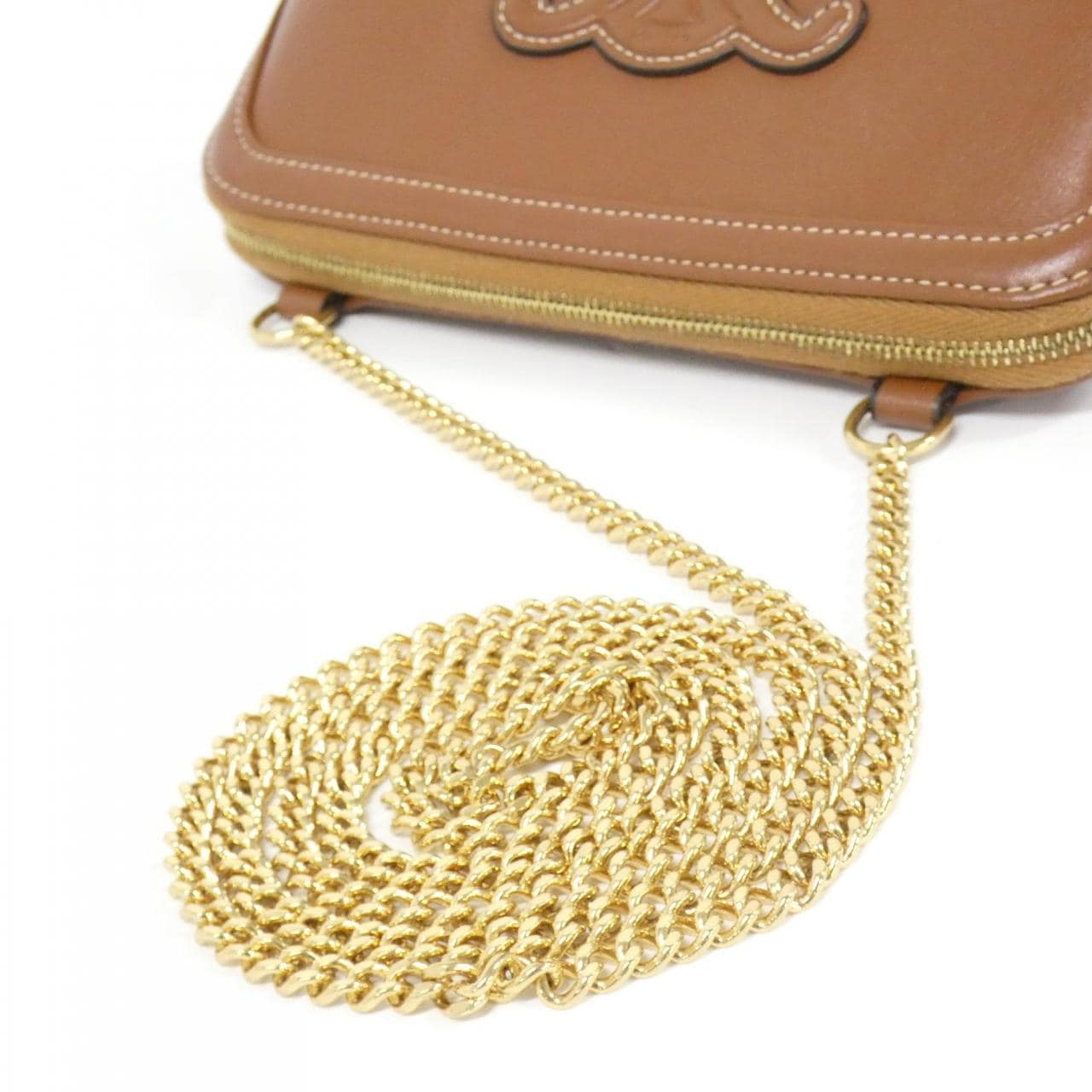 セリーヌ チェーン クラッチ キュイル トリオンフ 10E383DR8 ショルダーバッグ