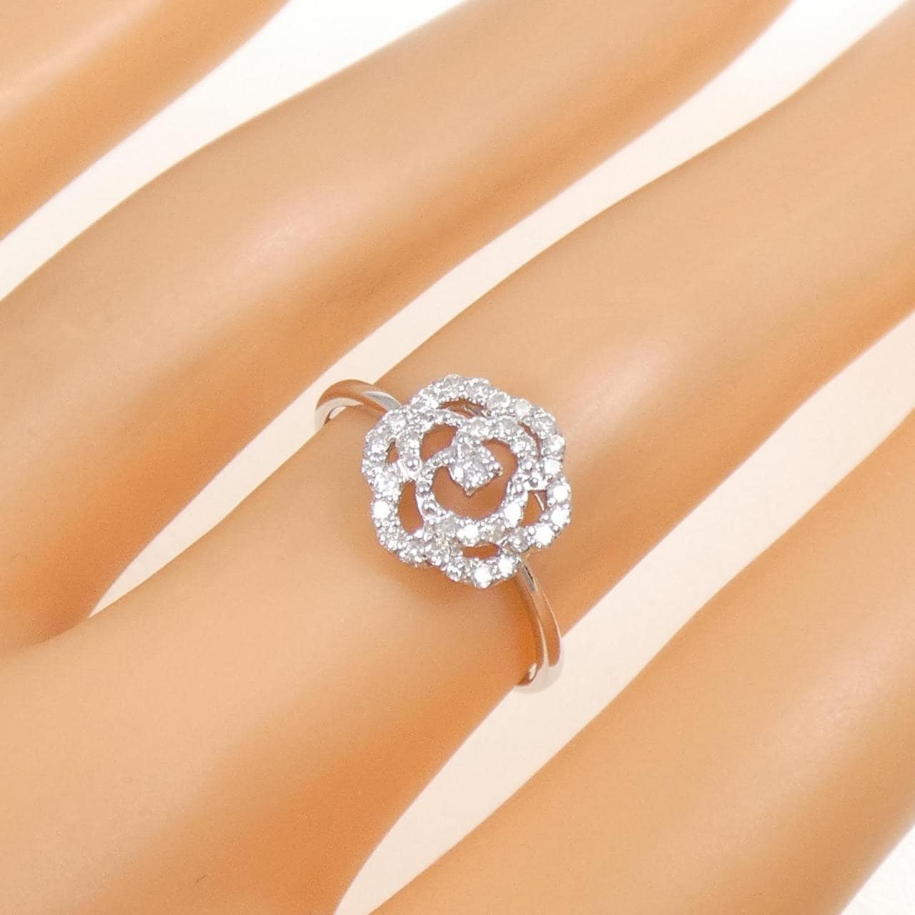K18WG フラワー ダイヤモンド リング 0.03CT