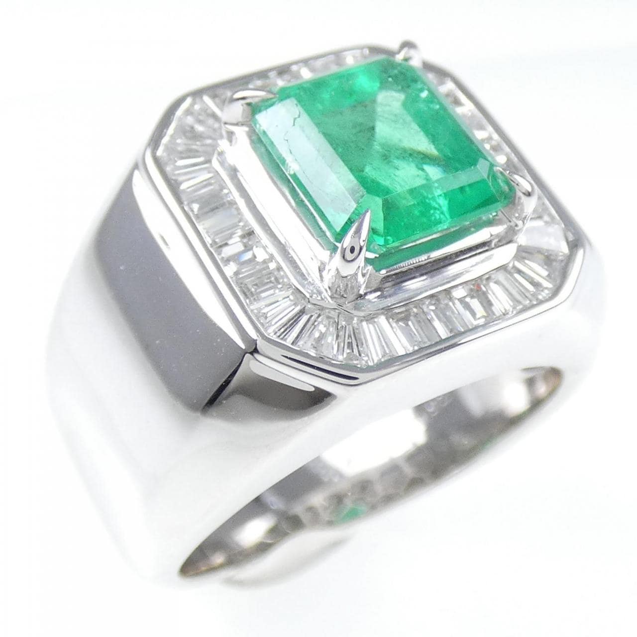 K18WG emerald ring 2.47CT