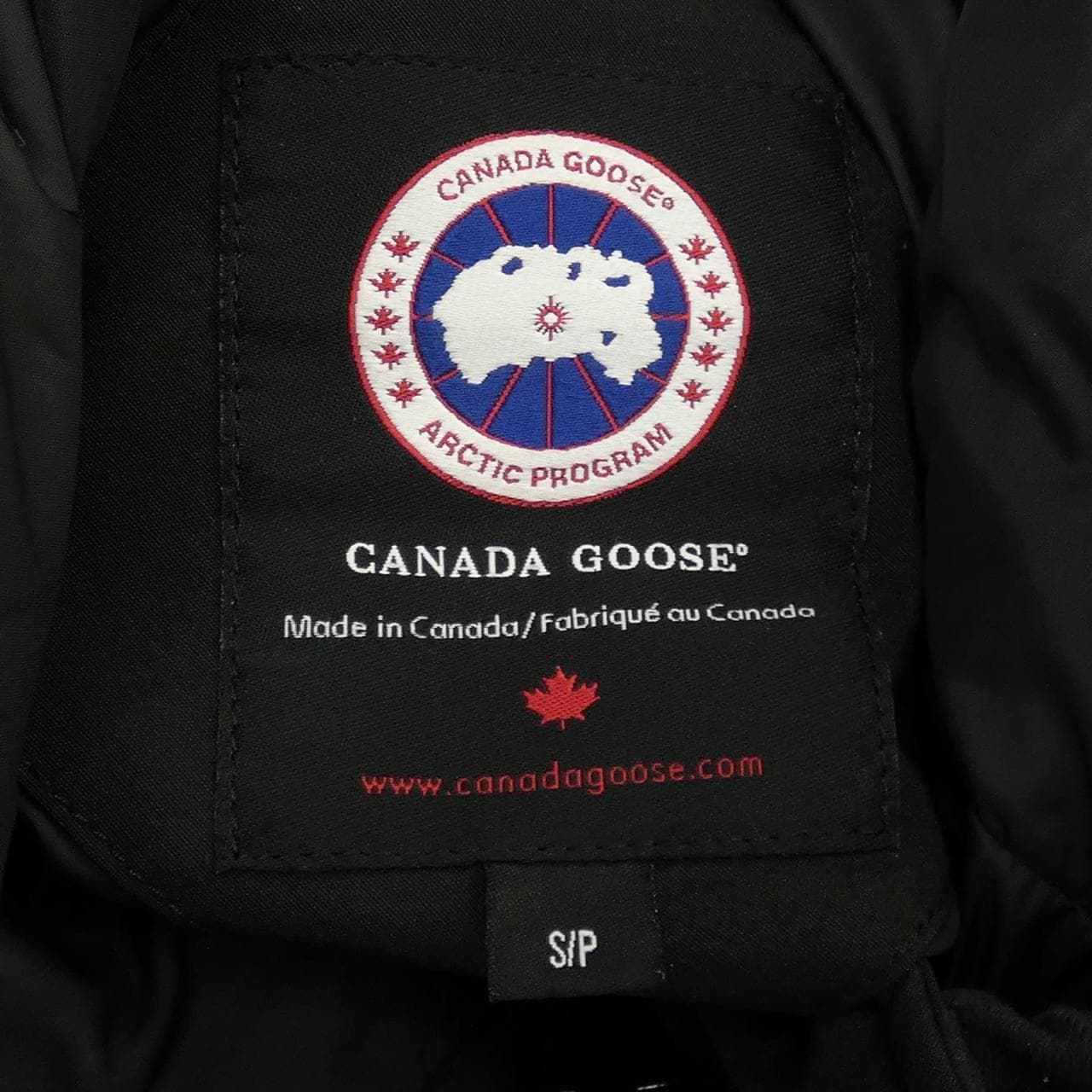 加拿大鹅CANADA GOOSE羽绒大衣