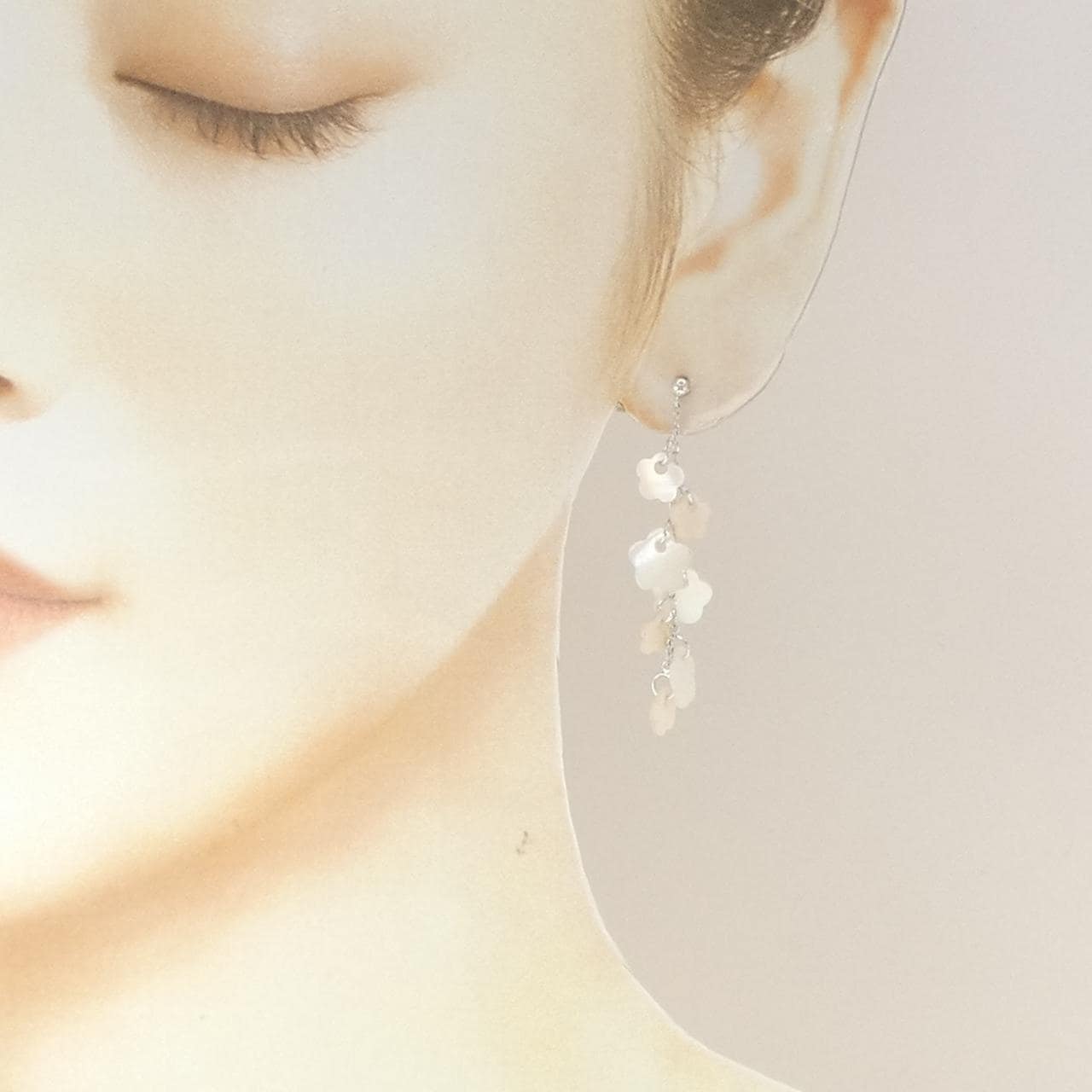 K18WG マザーオブパール ピアス