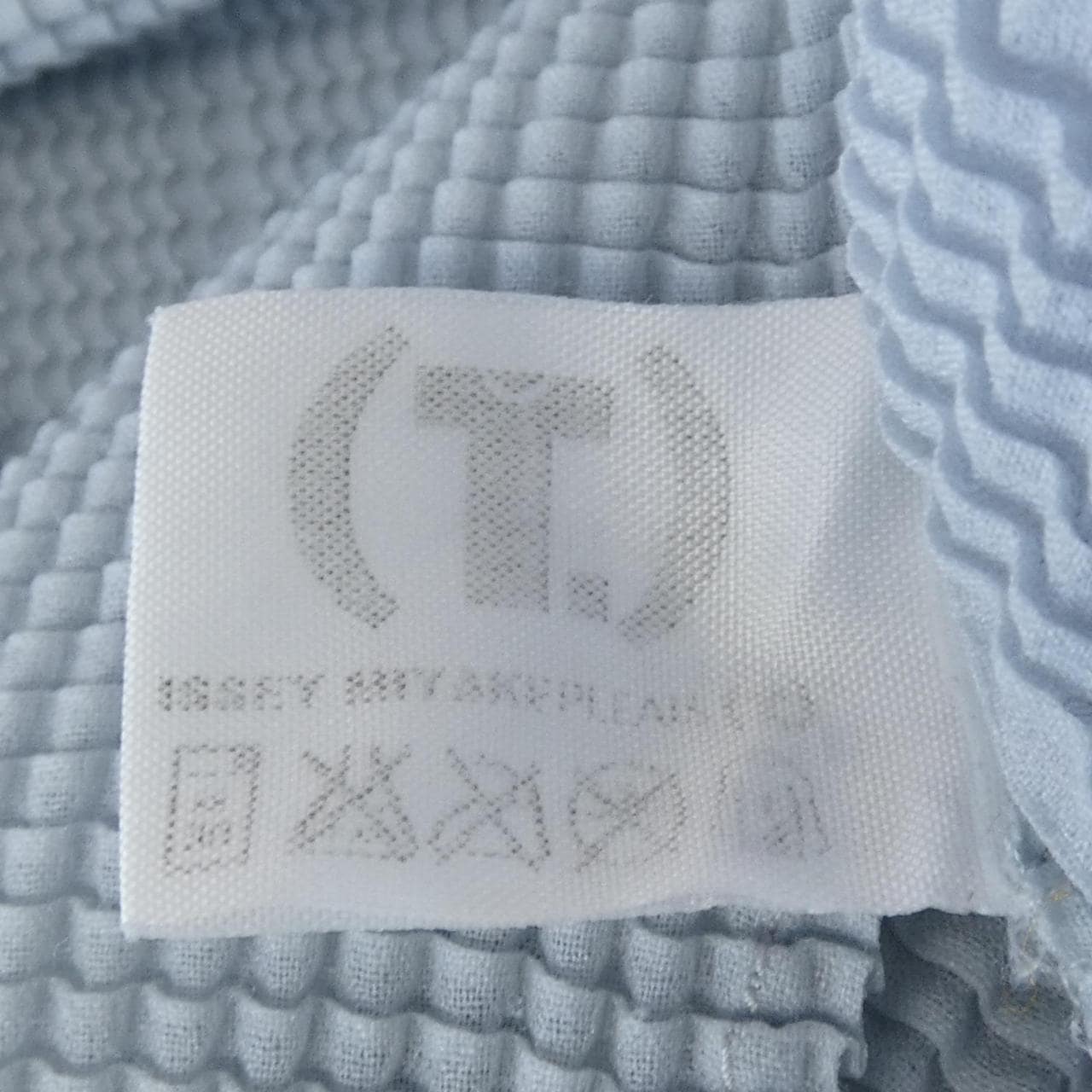 イッセイミヤケ ISSEY MIYAKE トップス