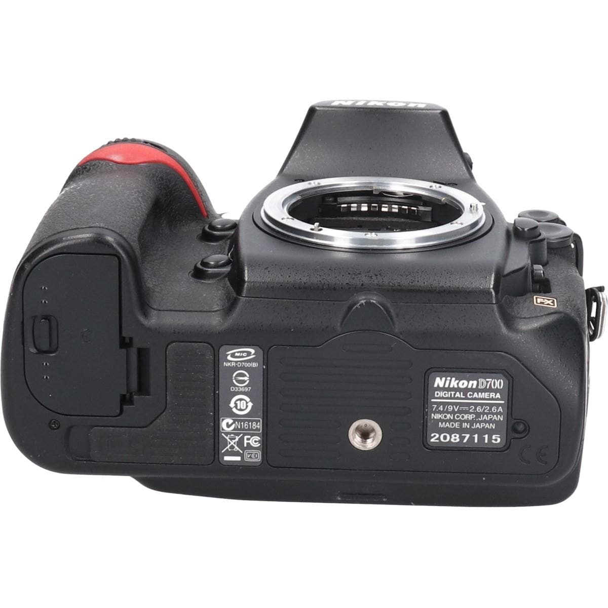 D700