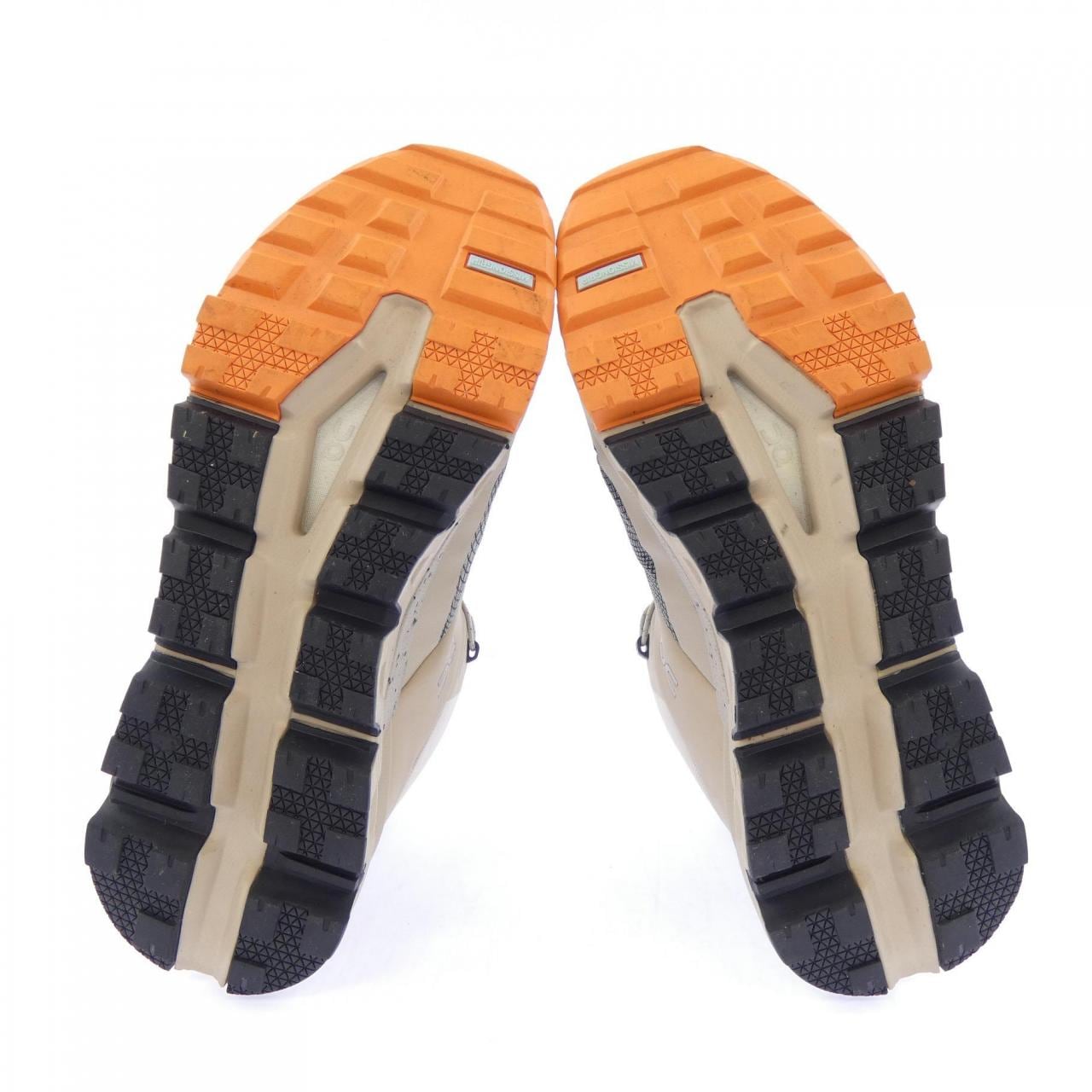 オン On cloudtrax スニーカー