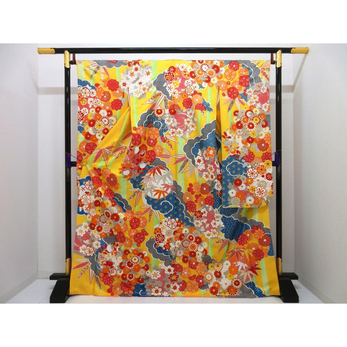 振袖　友禅金彩加工　刺繍入り