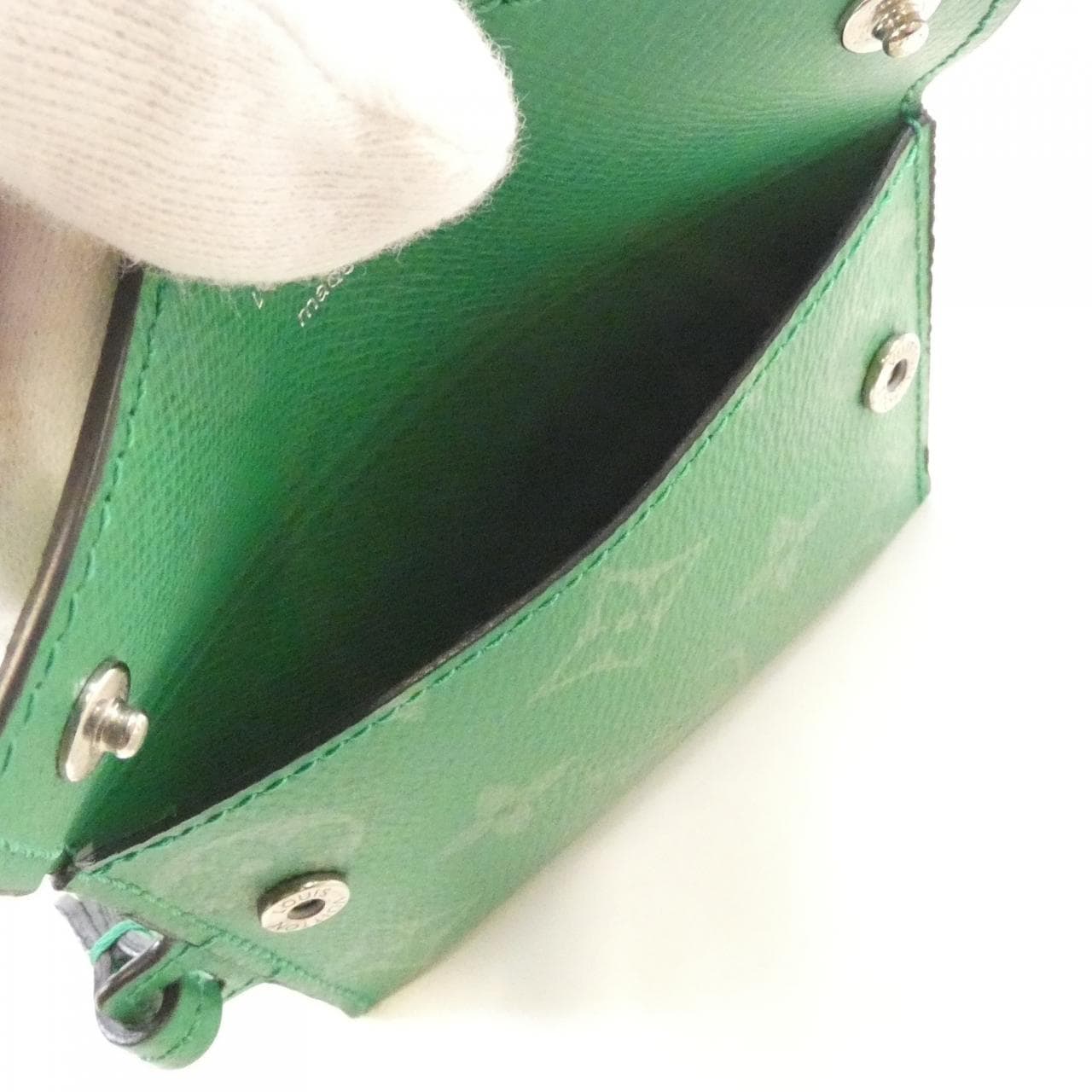 ルイヴィトン モノグラム エクリプス ポルト カルト オン ストラップ M83153 パスケース