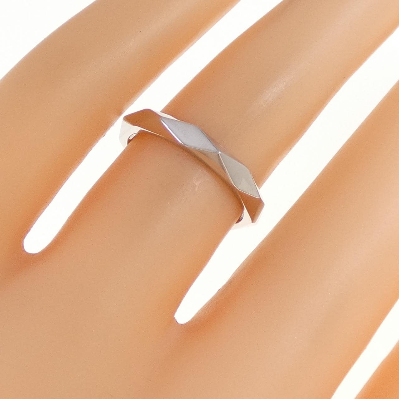 ブシュロン ファセット リング