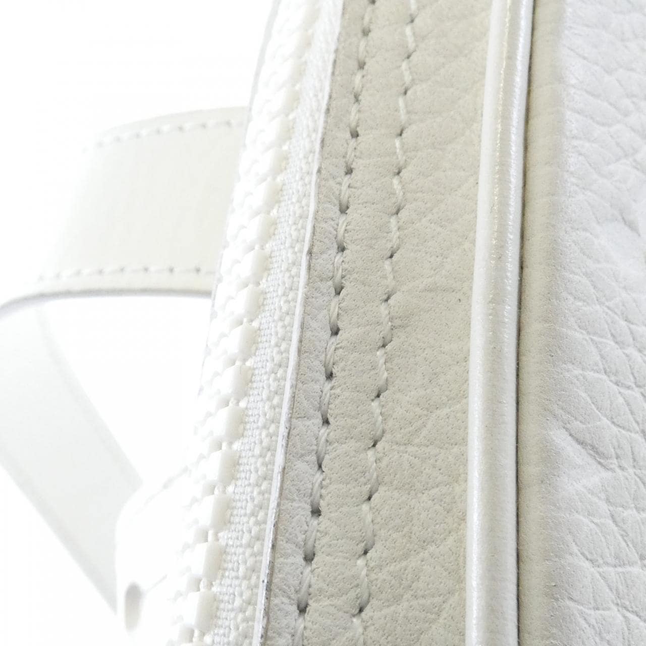 ルイヴィトン トリヨン モノグラム ユティリティ サイドバッグ M53297 ショルダーバッグ