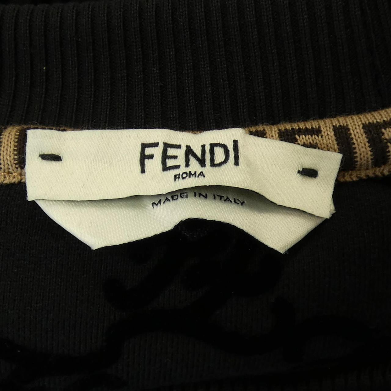 フェンディ FENDI FS7102 AGU7 スウェット