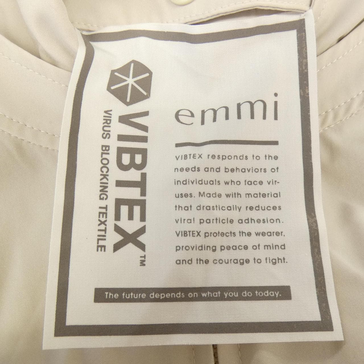 エミ emmi コート