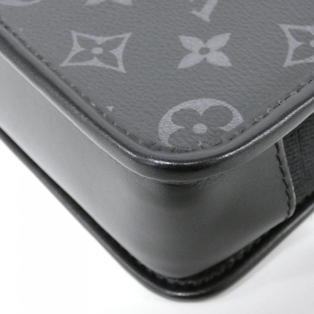 LOUIS VUITTON Monogram Eclipse Bosphore 穿戴式皮夾 M12599 單肩包