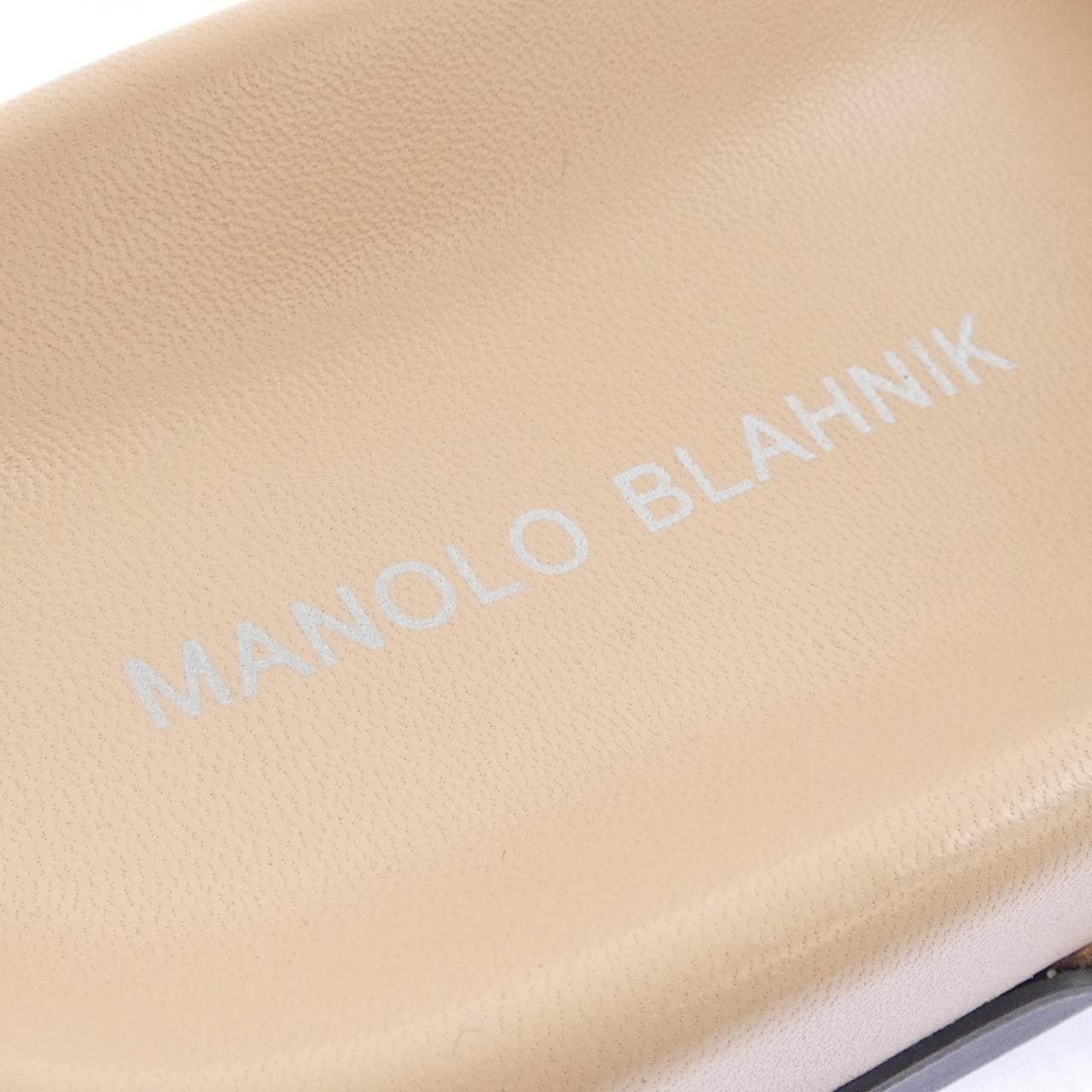 マノロブラニク MANOLO BLAHNIK CHILANGHI サンダル
