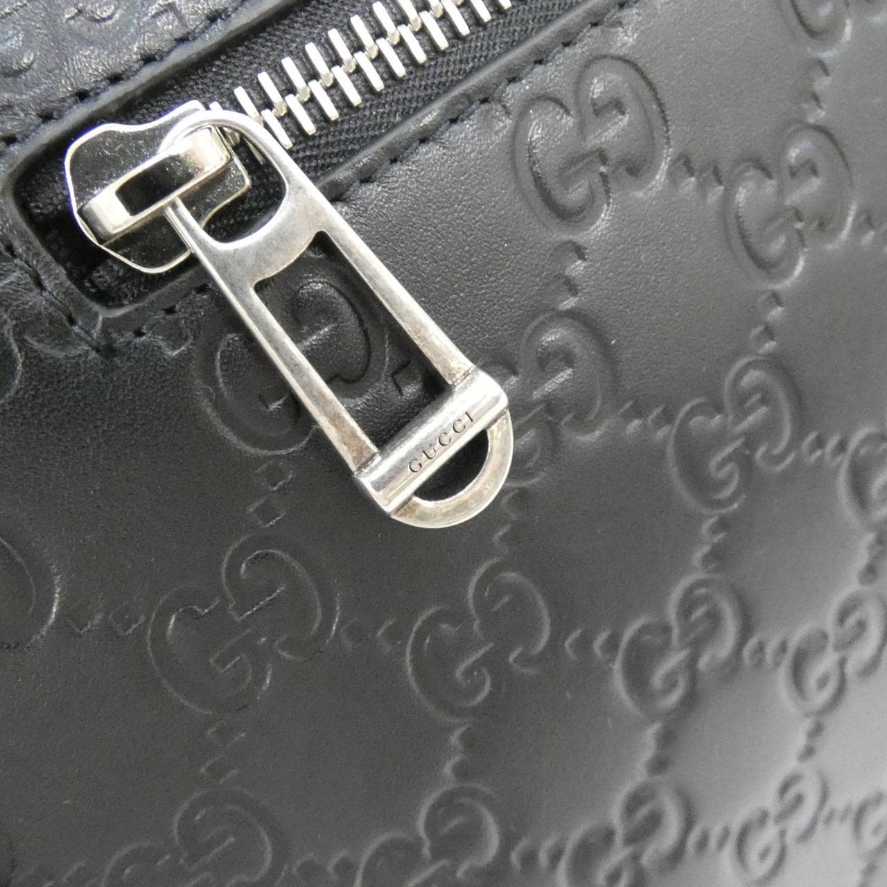 【新品】グッチ GG EMBLEM 850235 AAFOM ショルダーバッグ