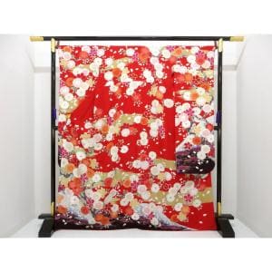 振袖　友禅金彩加工　刺繍入り