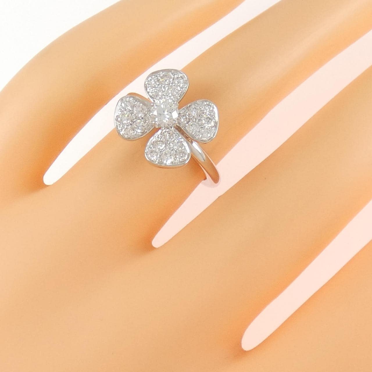 18KTWG フラワー イヤモンド リング 0.21CT