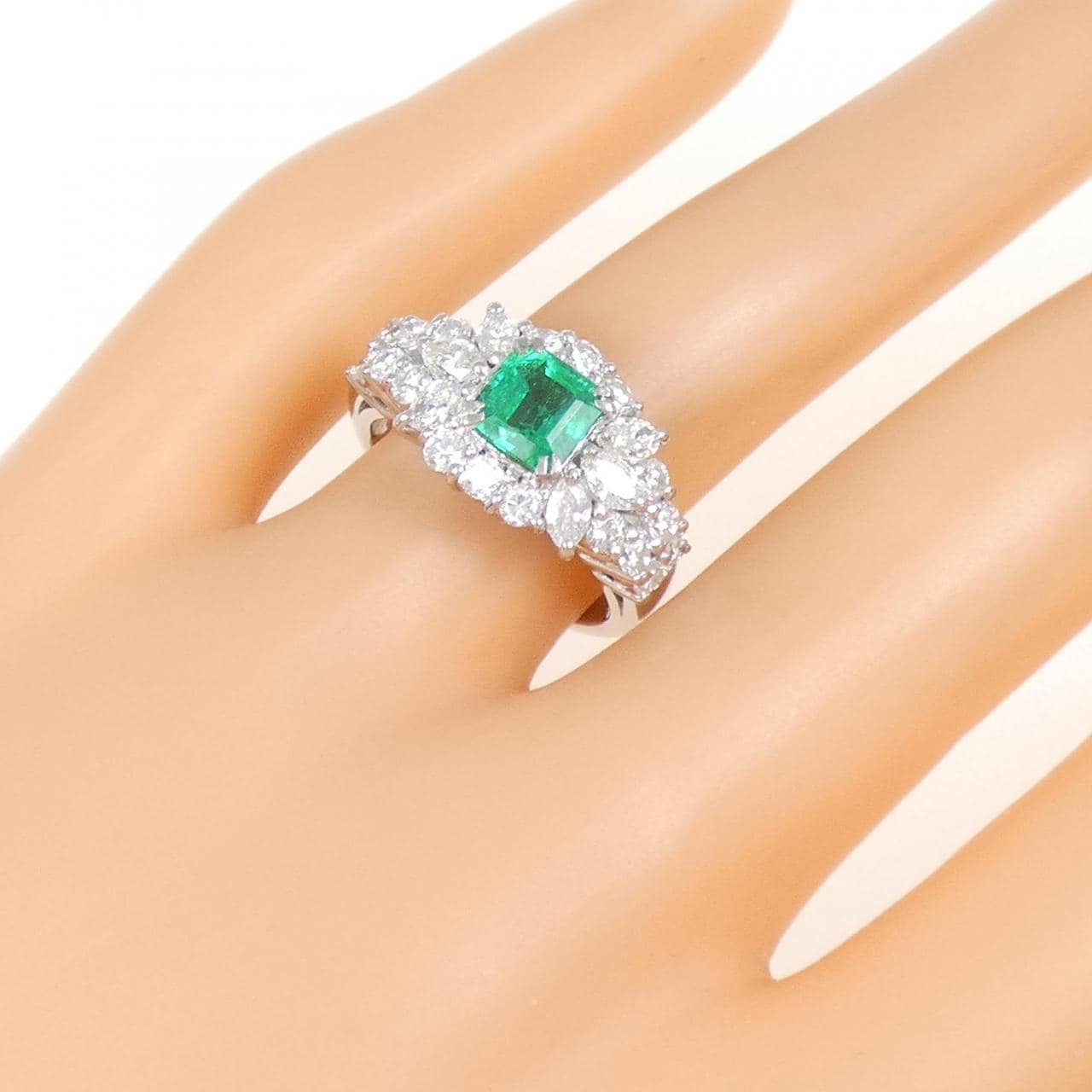 PT エメラルド リング 0.86CT