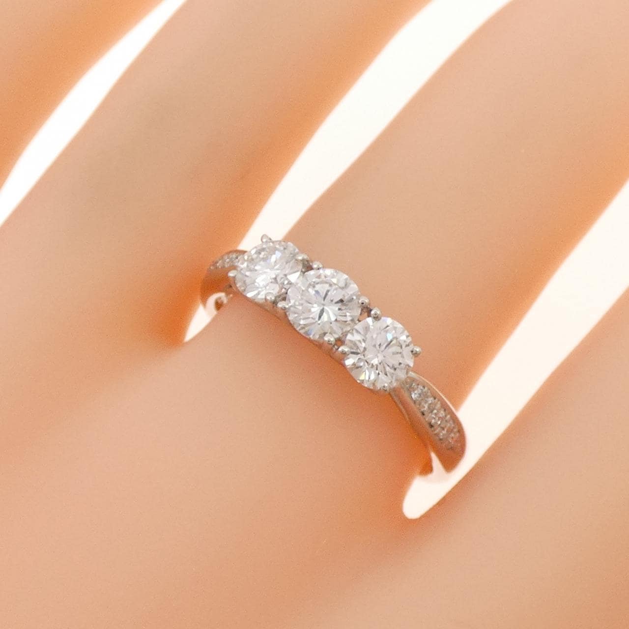 トリロジー ダイヤモンド リング 1.000CT