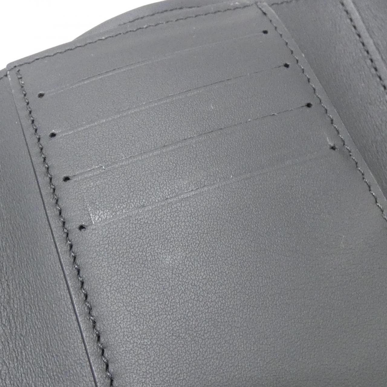 ルイヴィトン (LV x TM) ポルトフォイユ カプシーヌ コンパクト M22889 財布