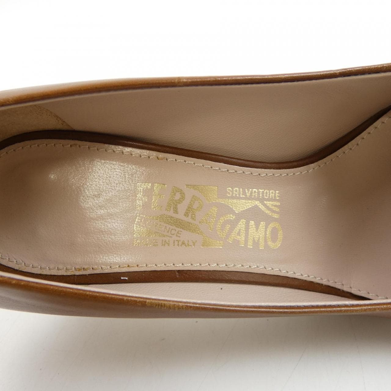 サルヴァトーレフェラガモ SALVATORE FERRAGAMO パンプス