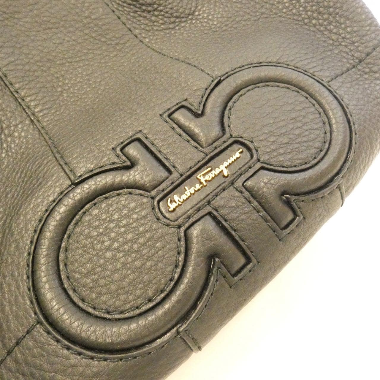 サルヴァトーレフェラガモ 21 D655 ショルダーバッグ