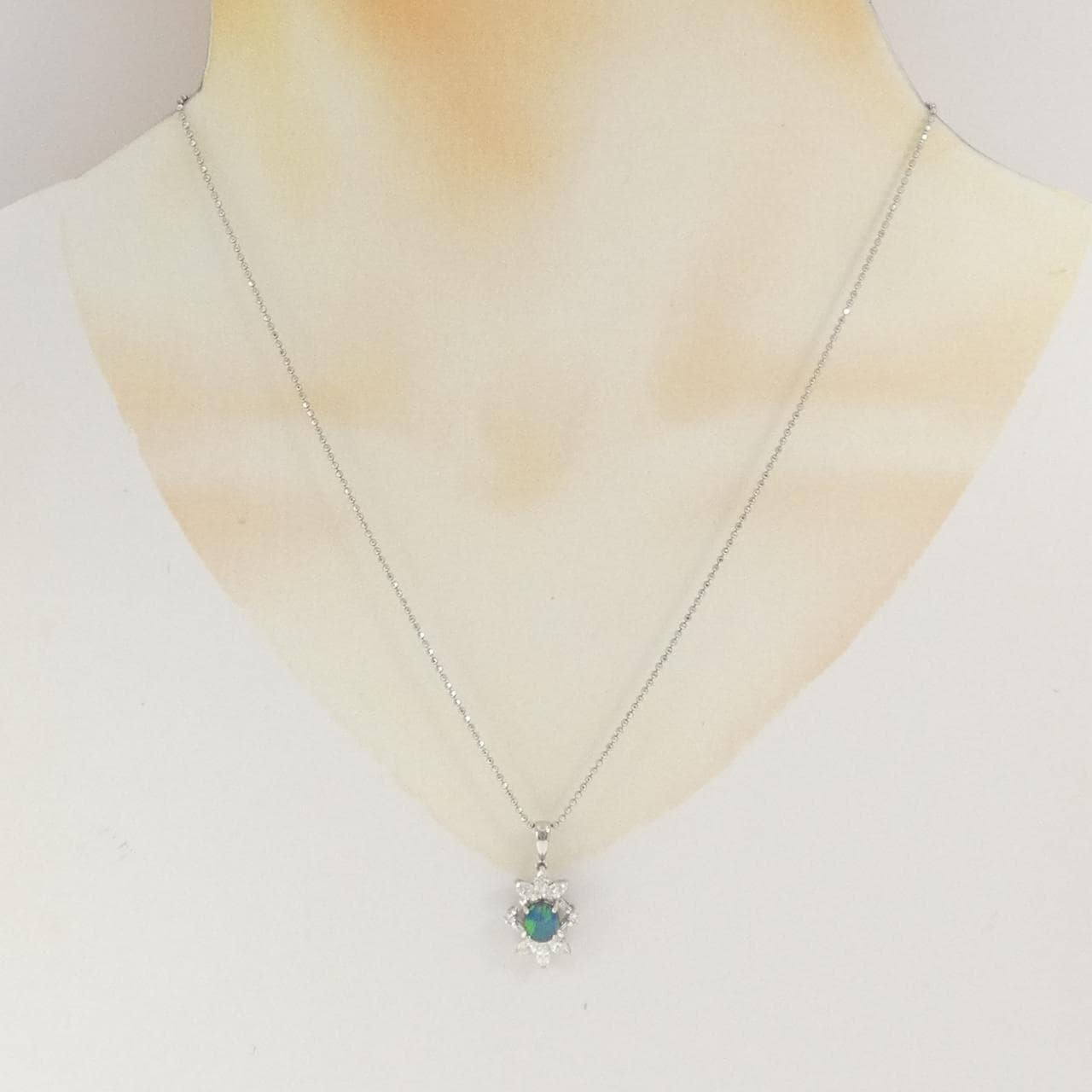 PT900/PT850 ブラックオパール ネックレス 0.68CT