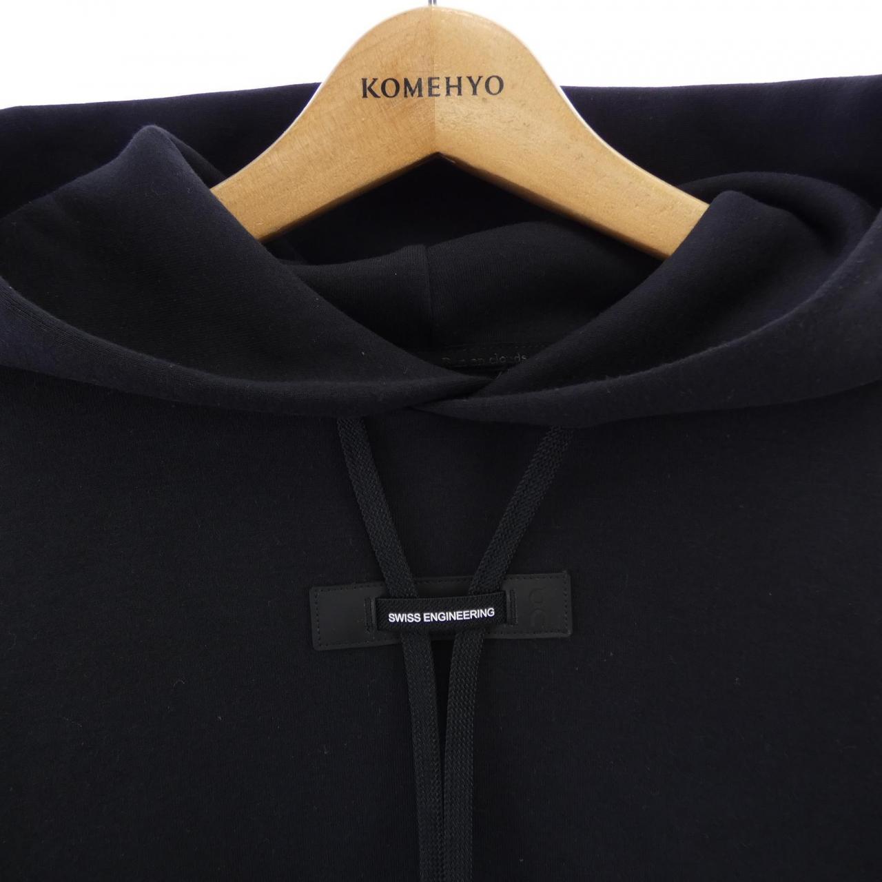 オン On パーカー