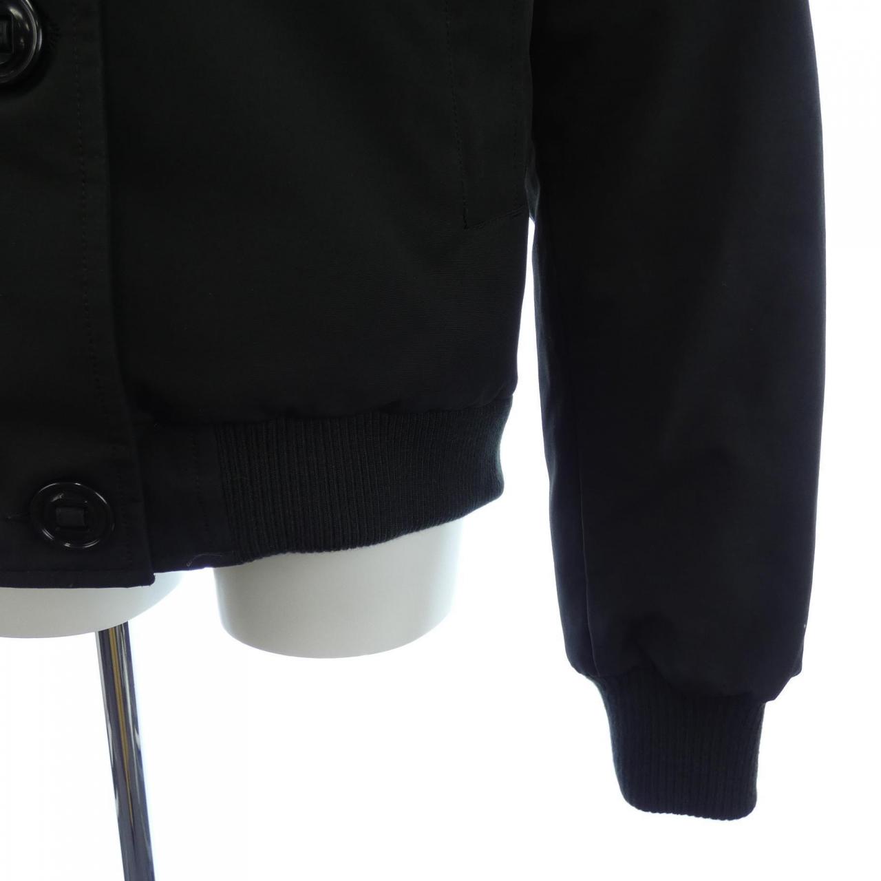 加拿大鹅CANADA GOOSE羽绒服