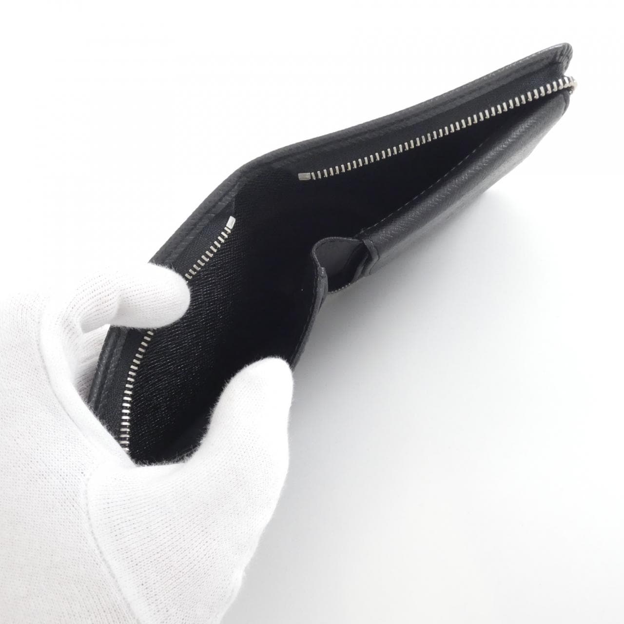 ルイヴィトン タイガ ポルト ビエ モネ ジップ M30672 財布