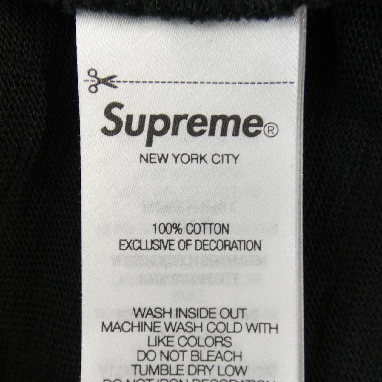 シュプリーム SUPREME OLD ENGLISH トップス