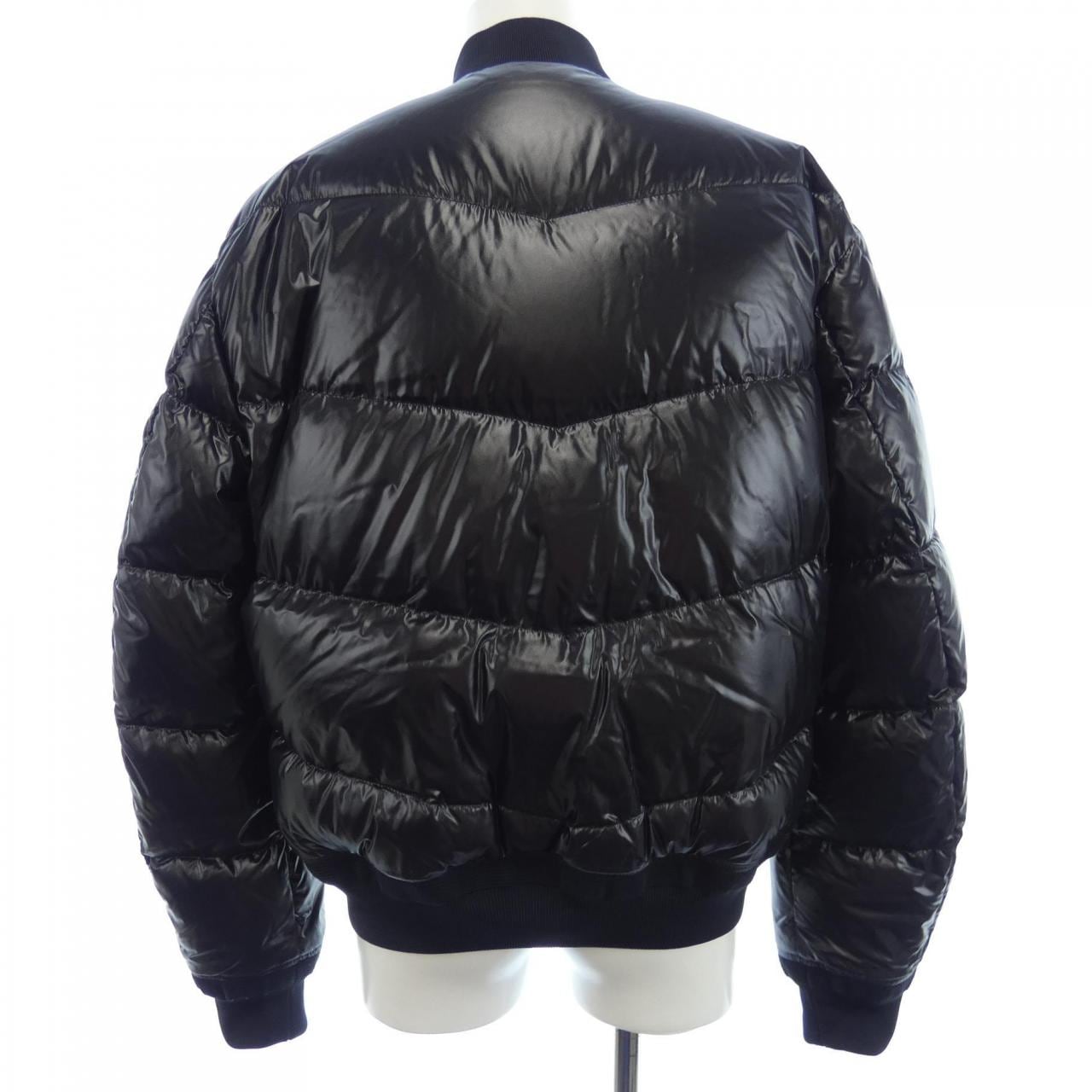 モンクレール MONCLER ダウンジャケット