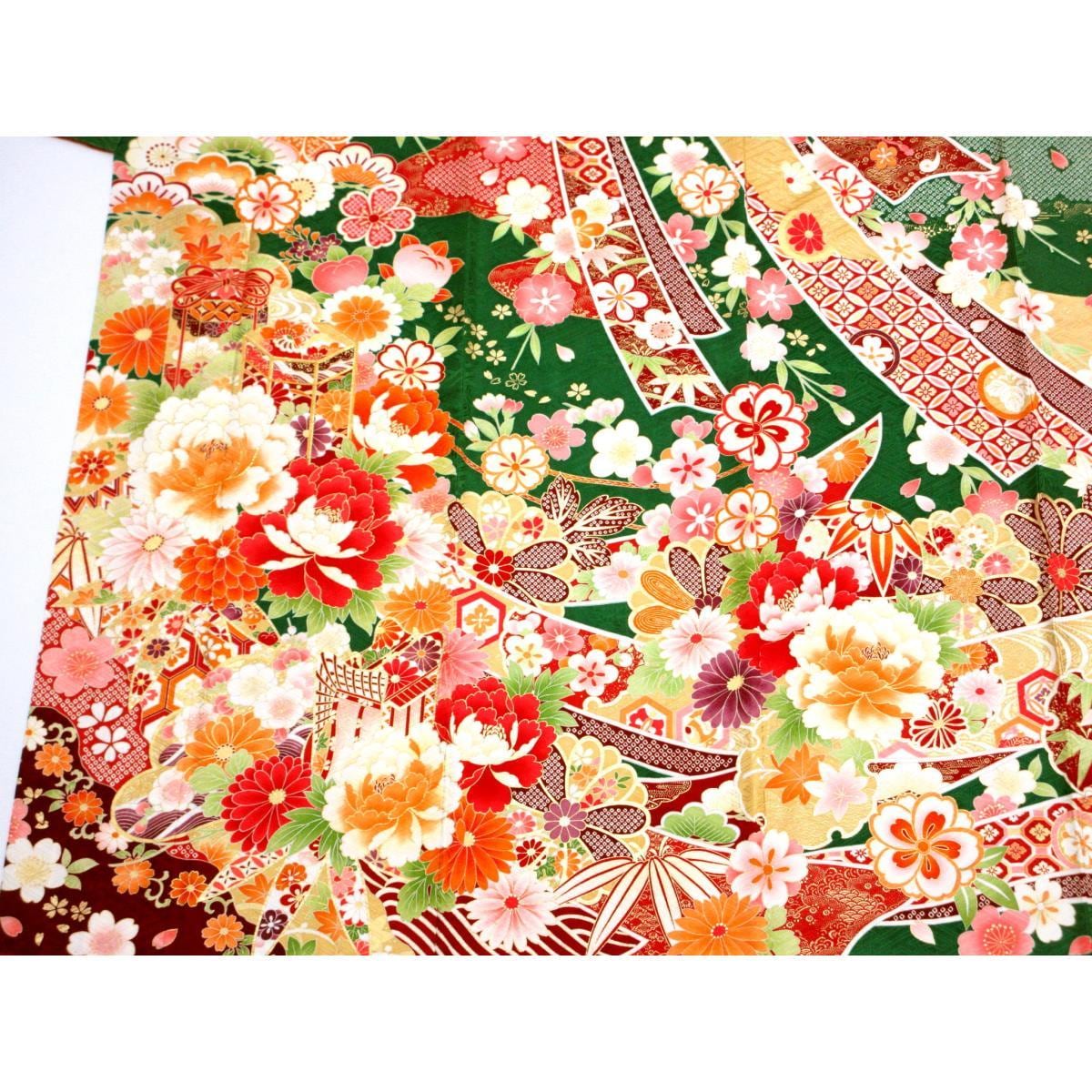 振袖　友禅金彩加工　刺繍入り