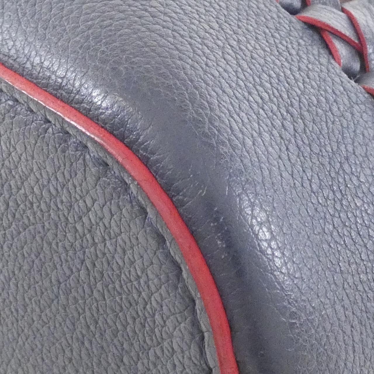 LOUIS VUITTON Lock Me 水桶包 M54681 单肩包