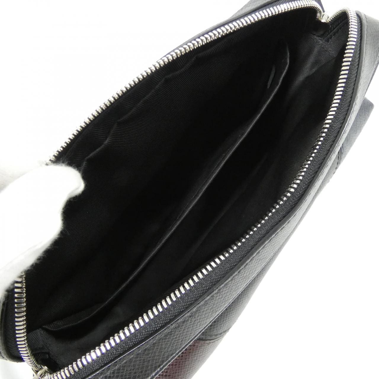 ルイヴィトン タイガ(Vパターン) アウトドア メッセンジャー PM M30703 ショルダーバッグ