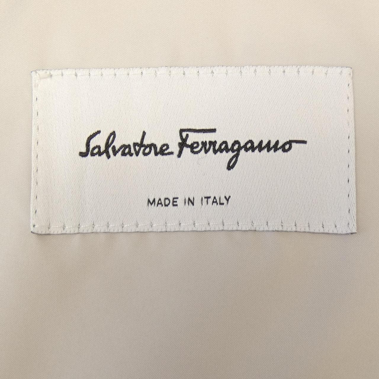 サルヴァトーレフェラガモ SALVATORE FERRAGAMO ダウンジャケット