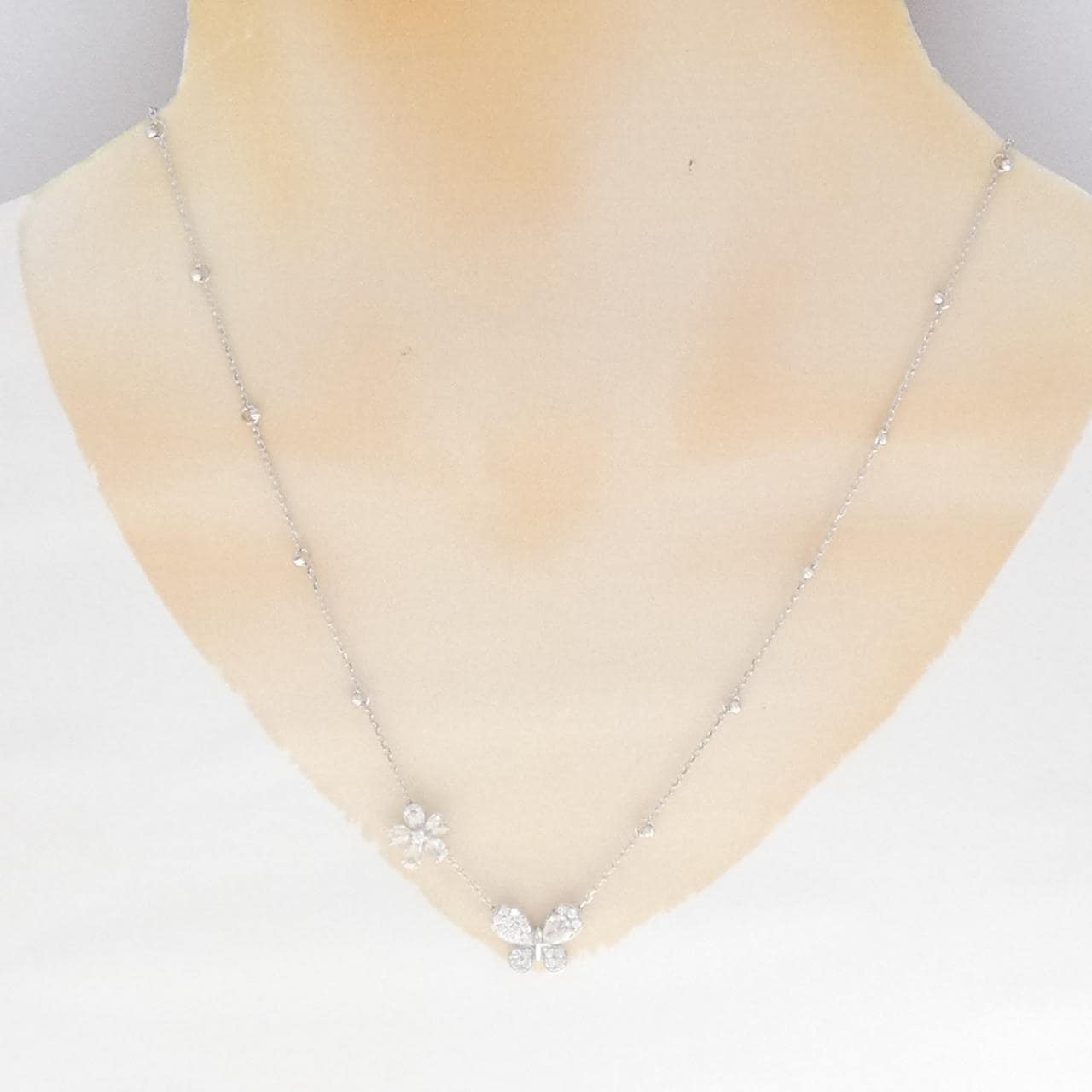 K18WG バタフライ?フラワー ダイヤモンド ネックレス 0.88CT
