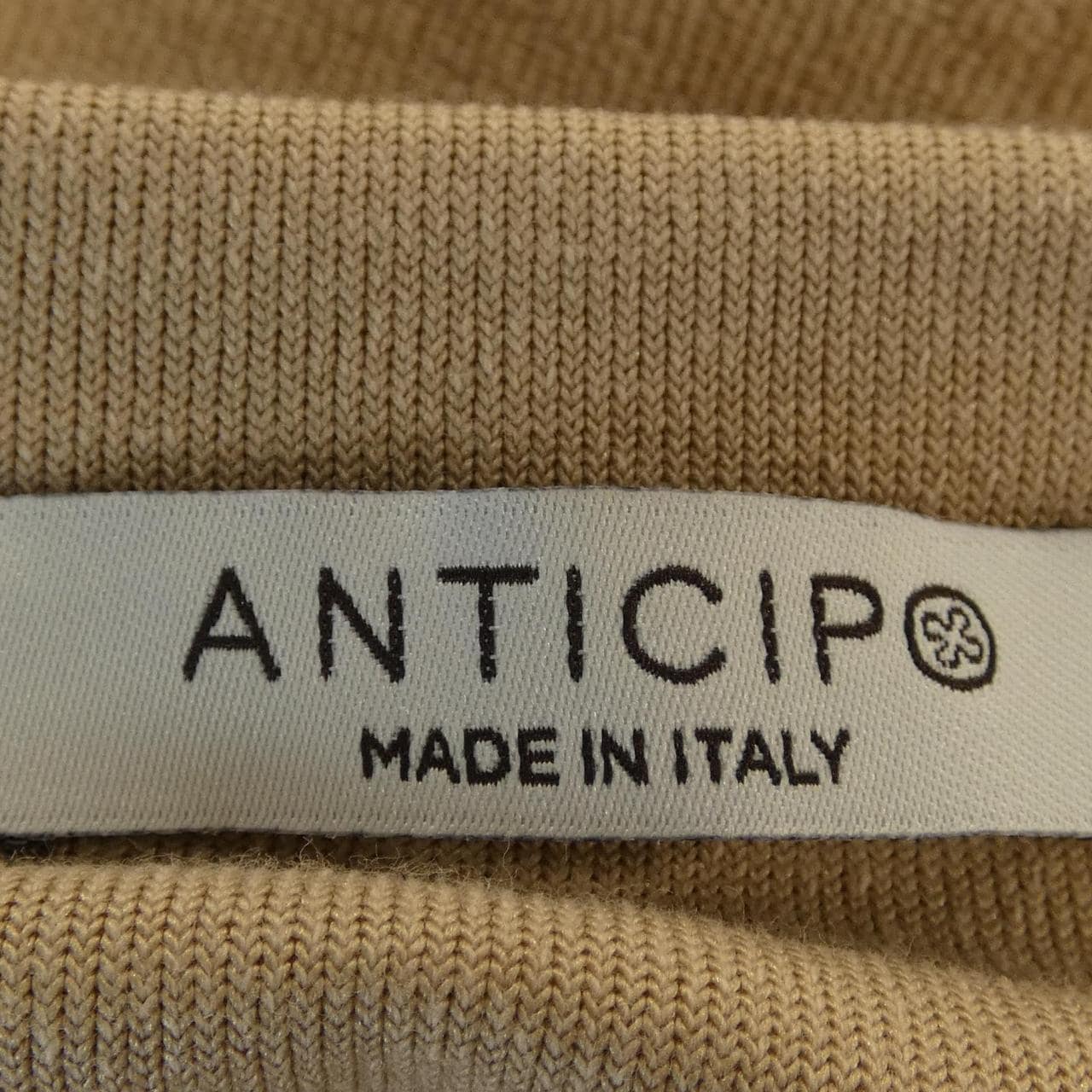 アンティーチポ ANTICIPO トップス