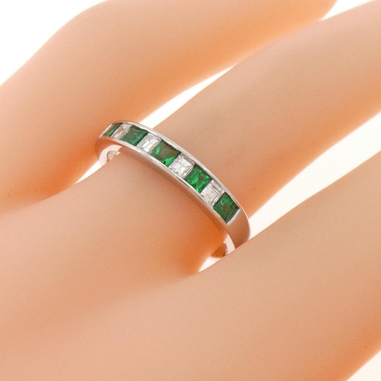 PT900 エメラルド リング 0.18CT