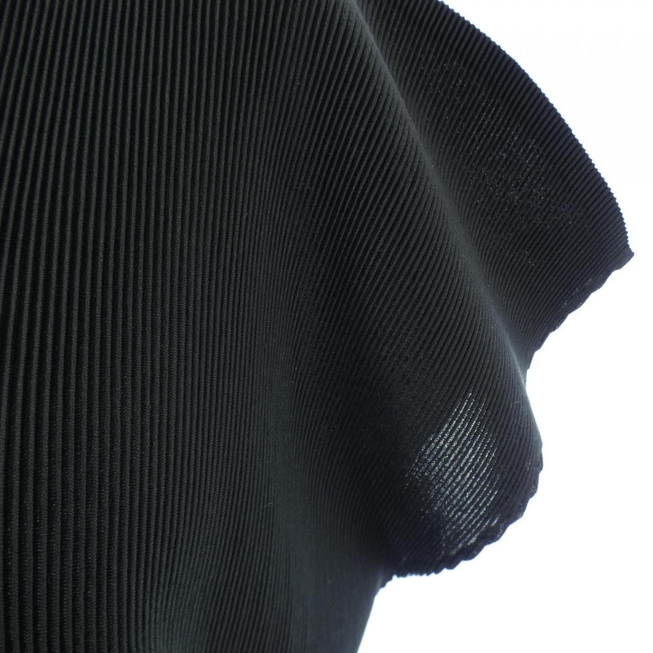 百褶PLEATS PLEASE上衣