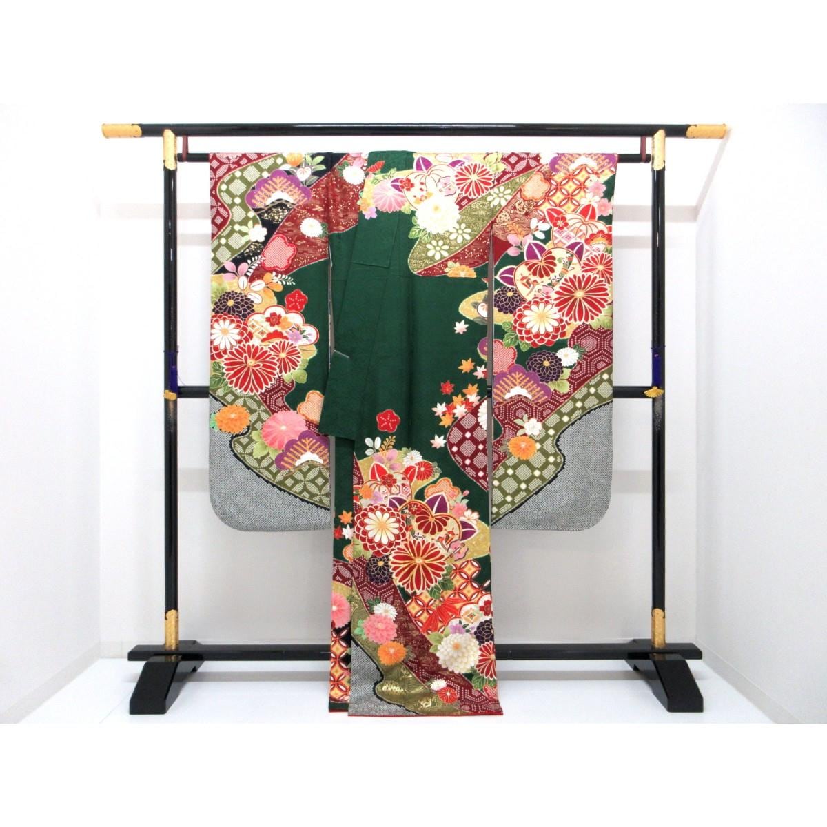 振袖　友禅金彩加工　刺繍入り　身幅Ｌ寸