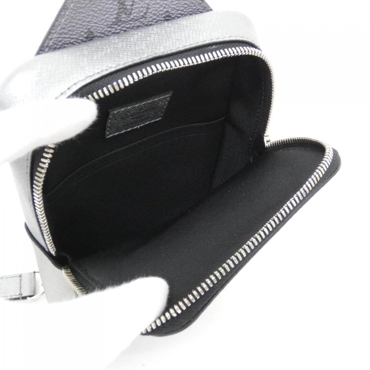 LOUIS VUITTON Taiga Rama 户外单肩包 M30833 单肩包
